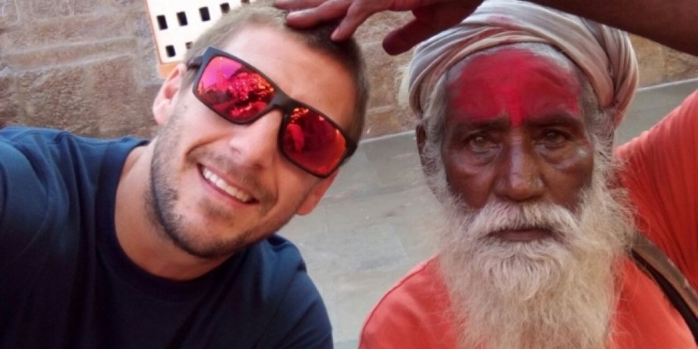 Emiliano Alfaro, el uruguayo ex San Lorenzo al que le piden fotos por ser rubio en India
