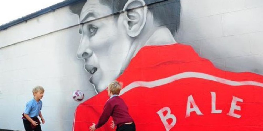 Tras la hist&oacute;rica clasificaci&oacute;n a la EURO 2016, Gales idolatra a Bale con un enorme mural