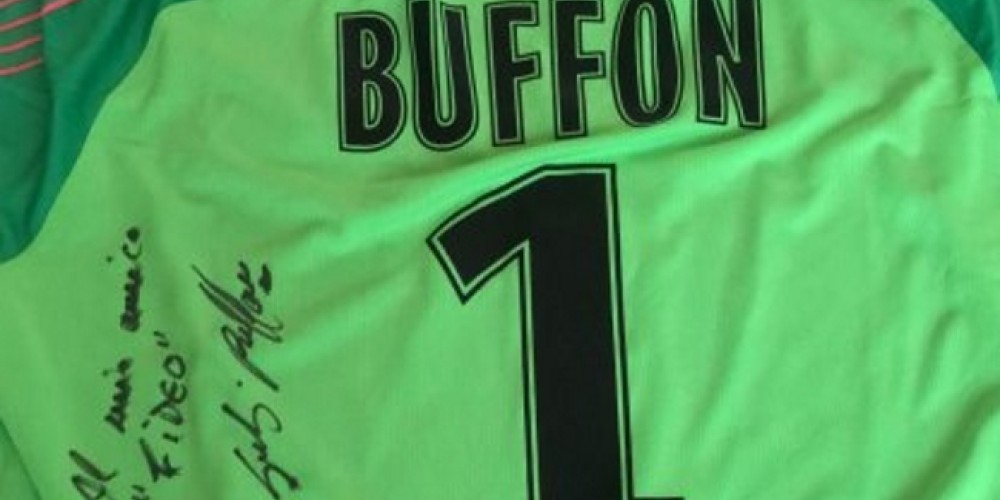 Buffon homenaje&oacute; a Di Mar&iacute;a con un especial regalo