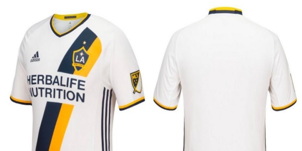 LA Galaxy exhibi&oacute; su flamante uniforme  