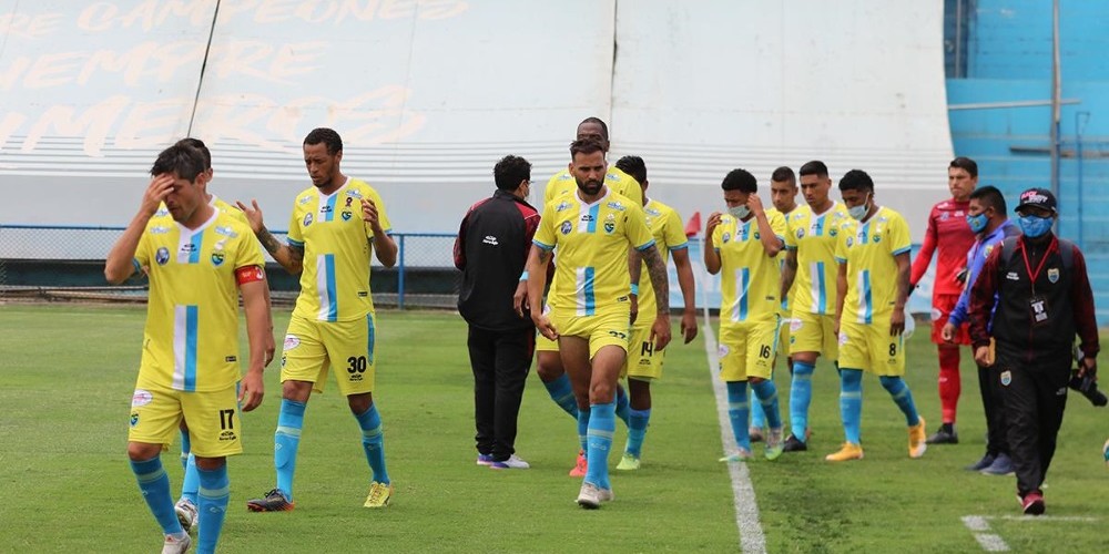 Tras el fallo del TAS, los jugadores de Carlos Stein tendr&aacute;n 30 d&iacute;as m&aacute;s para conseguir un nuevo equipo