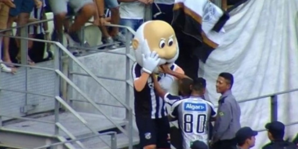 Samuel Xavier festej&oacute; el gol con la mascota del equipo &iquest;ser&aacute; el festejo del a&ntilde;o?