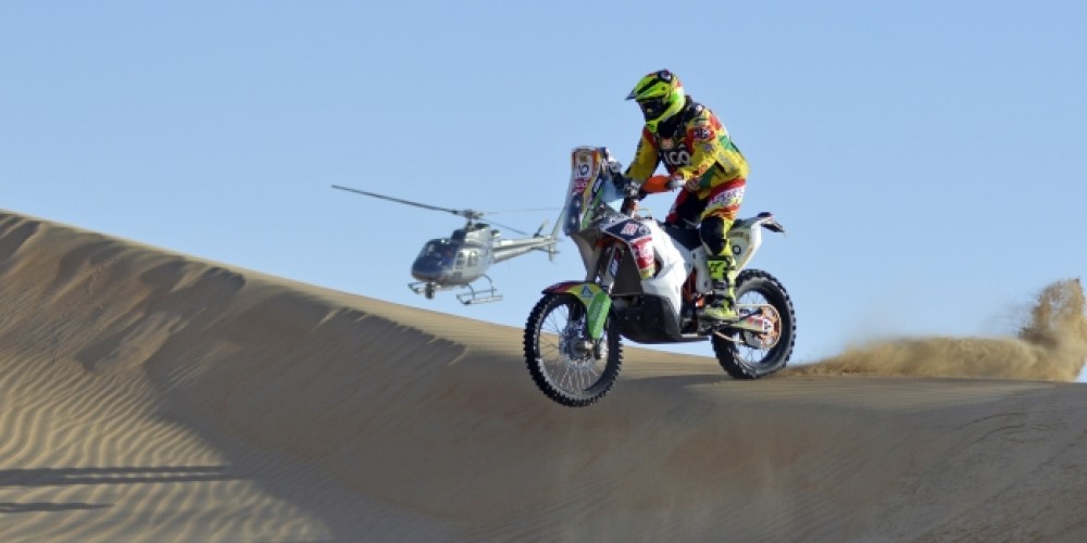 Chavo Salvatierra sigue escalando posiciones en el Rally de Abu Dhabi 