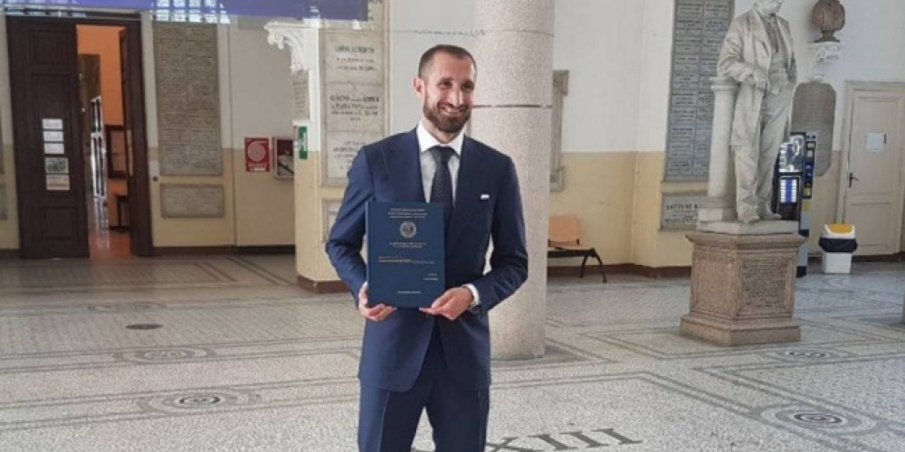 Chiellini se doctora con honores gracias a su tesis sobre la Juventus 