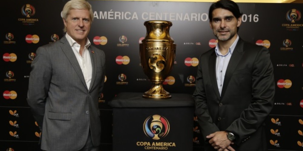 MasterCard present&oacute; el trofeo de la Copa Am&eacute;rica Centenario con Roberto Ayala