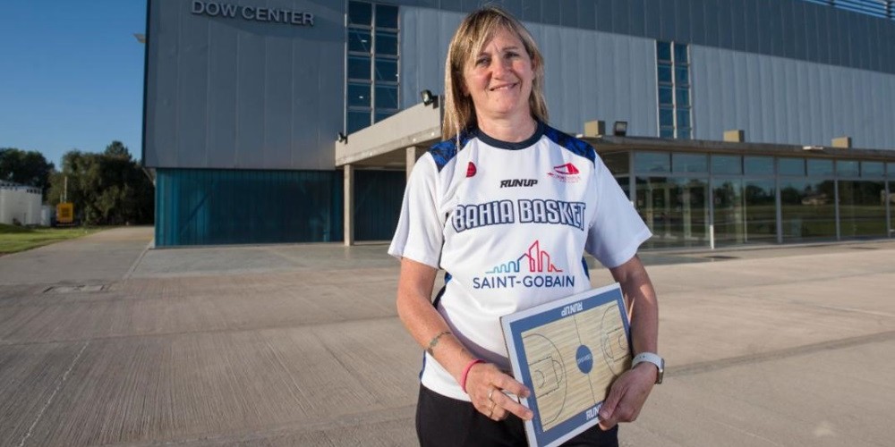 Laura Cors, la primera entrenadora en dirigir en la Liga Nacional de B&aacute;squet 