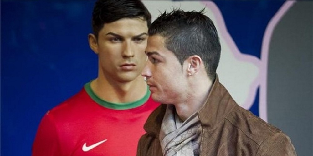 Cristiano Ronaldo compr&oacute; una estatua de cera de &eacute;l mismo