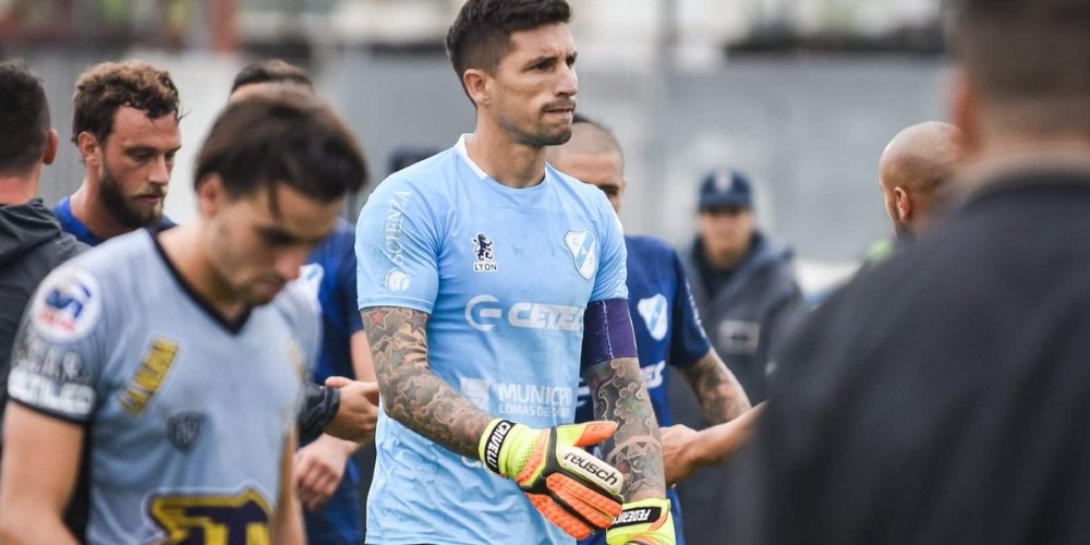 Historias de cuarentena: Federico Crivelli, el arquero que sale a repartir art&iacute;culos de limpieza