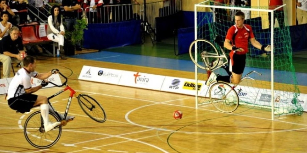 Cycleball, el f&uacute;tbol en bicicleta que tiene su propio mundial
