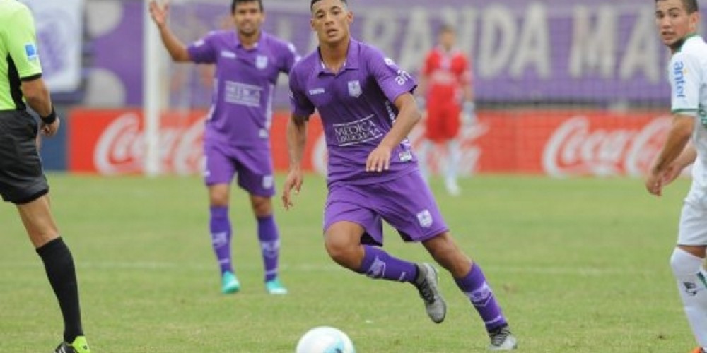 Defensor Sporting: el jugador que fue a la banca para ser amonestado y limpiarse las tarjetas