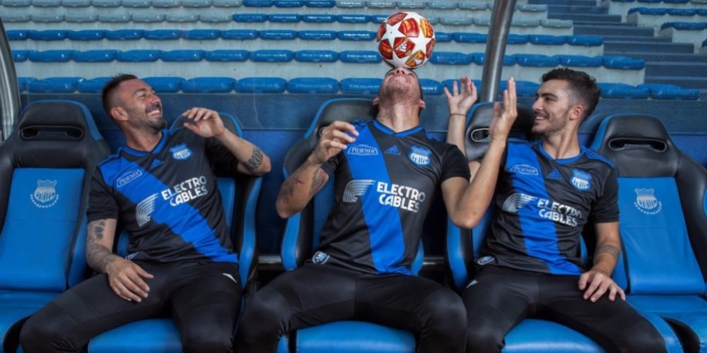 Emelec present&oacute; su camiseta conmemorativa por los 90 a&ntilde;os del club