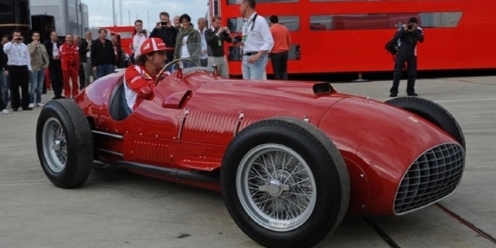 Ferrari vuelve a sus or&iacute;genes con un monoplaza completamente rojo
