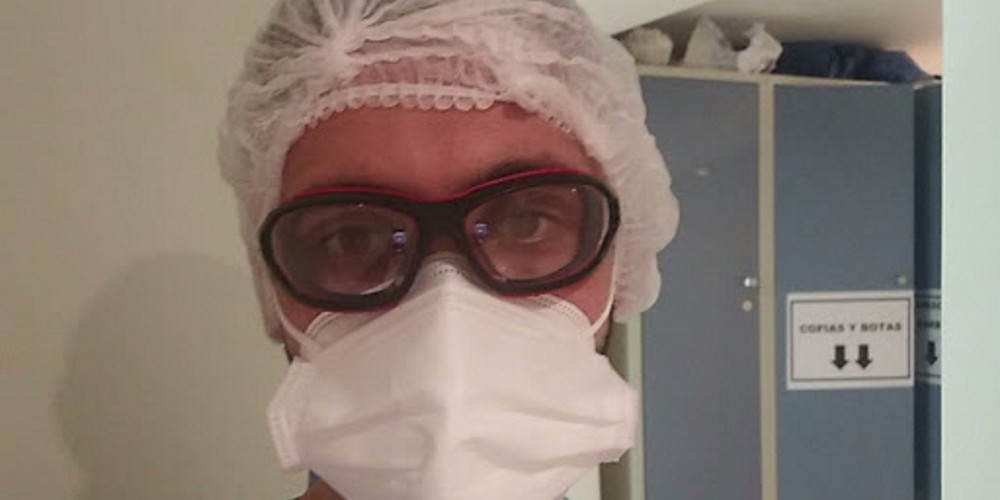 Andr&eacute;s Guzm&aacute;n: La historia del futbolista y kinesi&oacute;logo que combate el coronavirus desde adentro