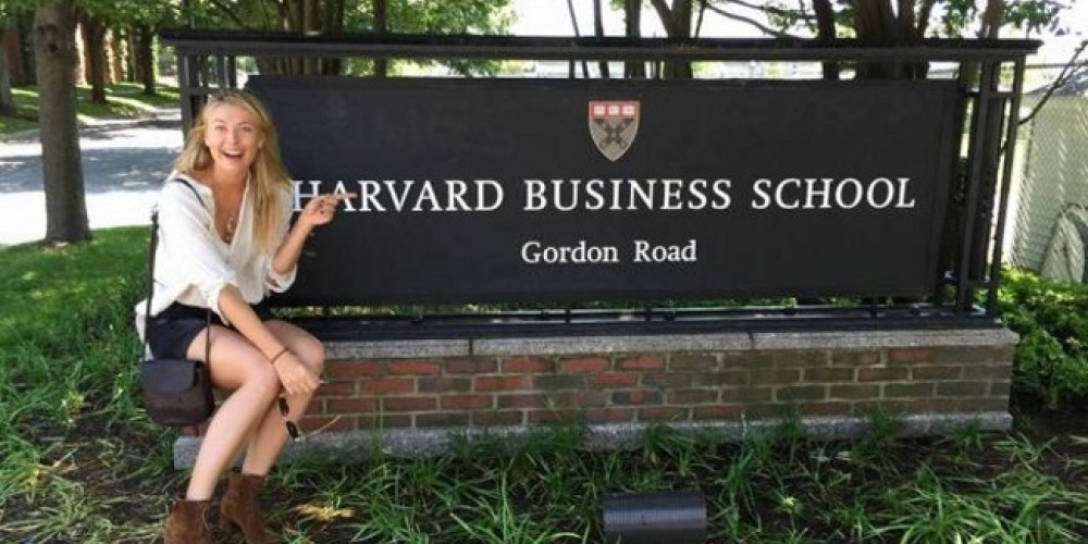 Suspendida por doping, Sharapova estudiar&aacute; en Harvard