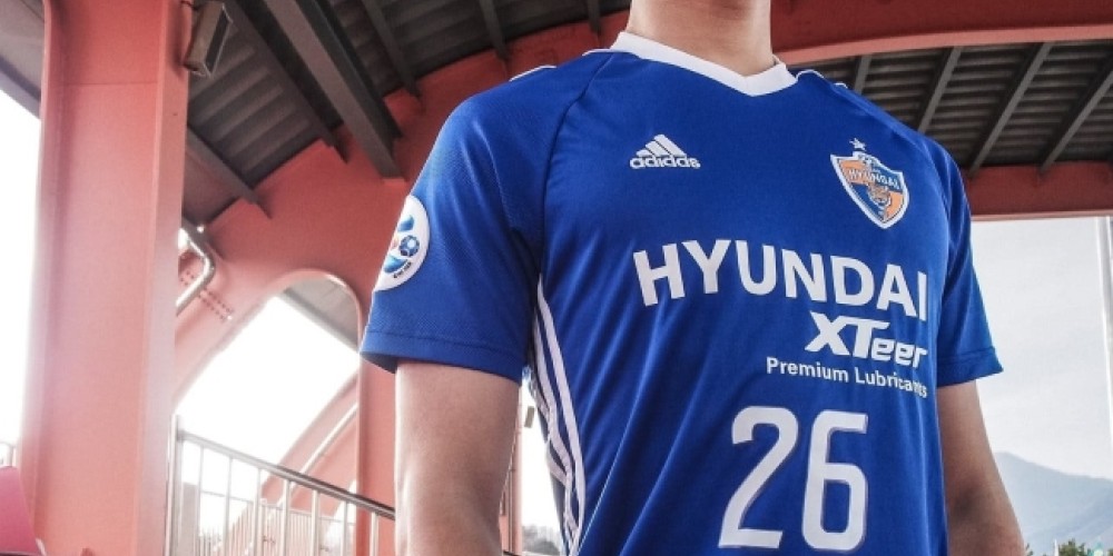 El equipo coreano de Hyundai que present&oacute; su nueva camiseta 