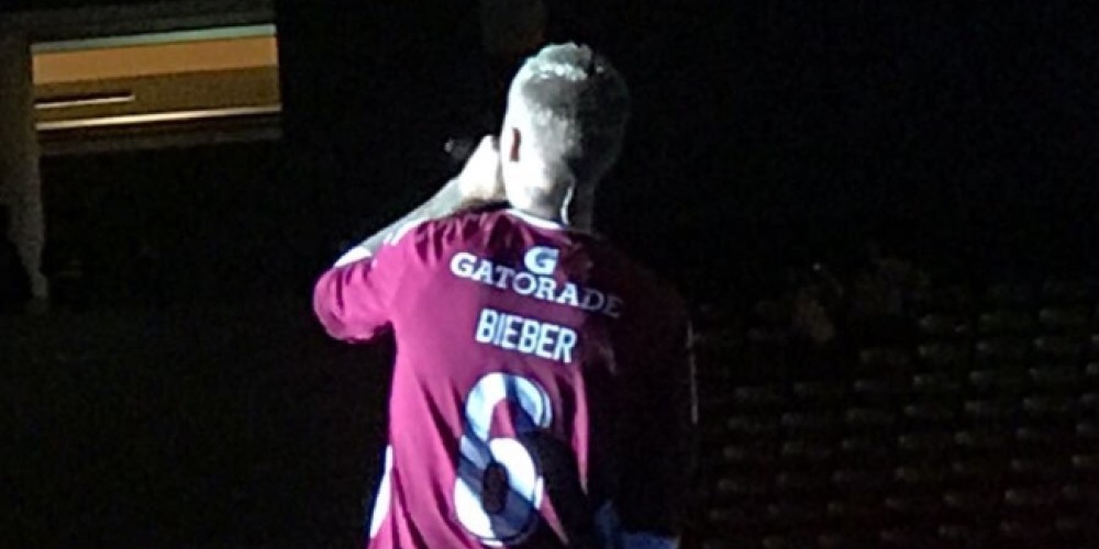 Justin Bieber dio un show en Costa Rica y sorprendi&oacute; con una camiseta de f&uacute;tbol local