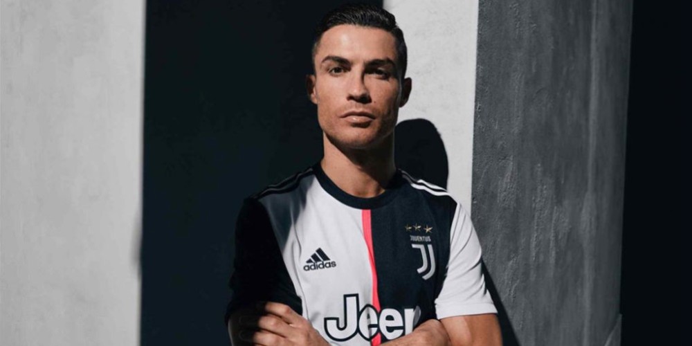 La Juventus present&oacute; su nueva camiseta con un estilo disruptivo