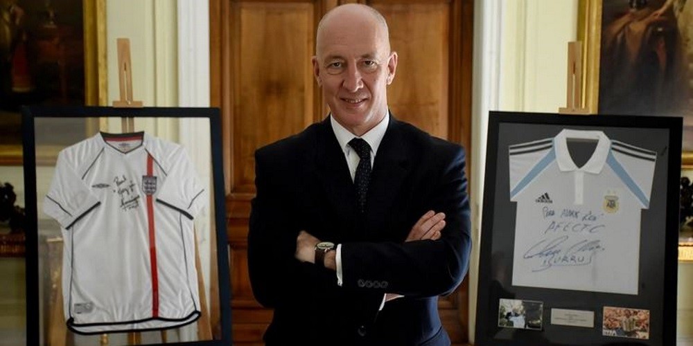 Mark Kent, embajador de Reino Unido: &ldquo;Me encanta el deporte, prefiero ir a la cancha que al Teatro Col&oacute;n&quot;