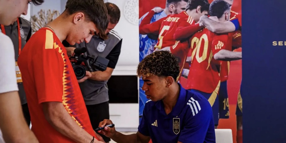 Lamine Yamal deja de firmar camisetas: prepara un negocio con su aut&oacute;grafo