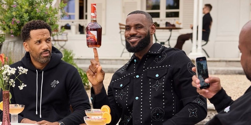 LeBron James lanza su propio coñac junto a Hennessy y sorprende a sus fanáticos