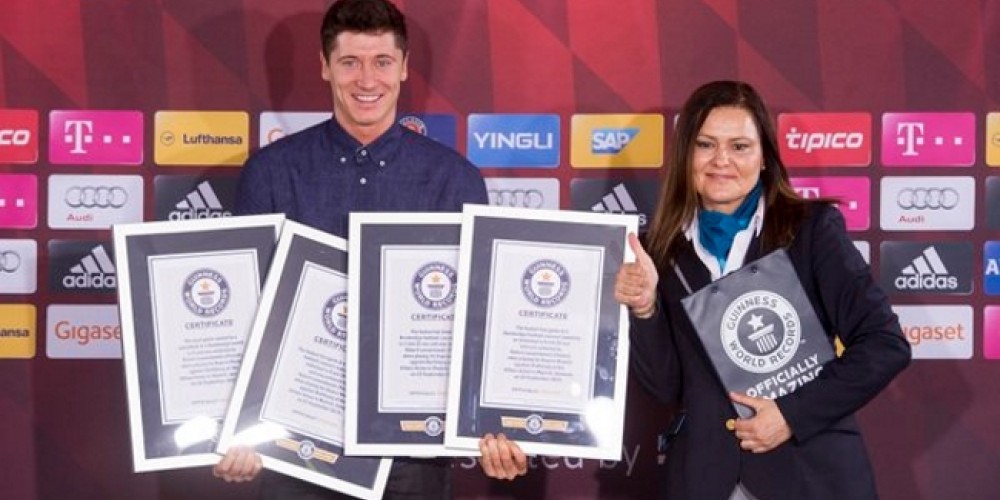 Lewandowski recibi&oacute; sus premios por ingresar al Libro Guinness de los Records