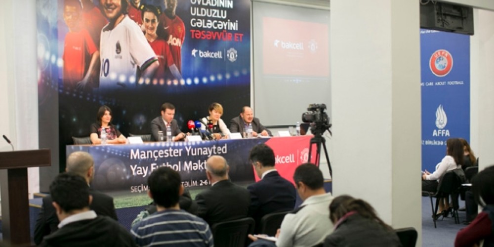 Manchester United promover&aacute; el desarrollo del f&uacute;tbol en Azerbaiy&aacute;n