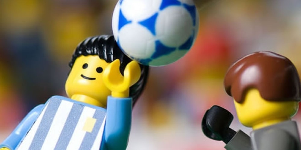 Lego y Sony recrean momentos hist&oacute;ricos del f&uacute;tbol mundial