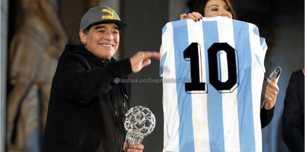 Diego Maradona fue incluido en el Sal&oacute;n de la Fama italiano