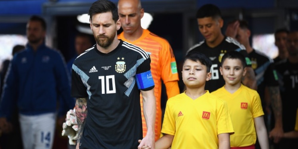 El divertido momento que hizo pasar un chico a Lionel Messi antes de enfrentar a Islandia