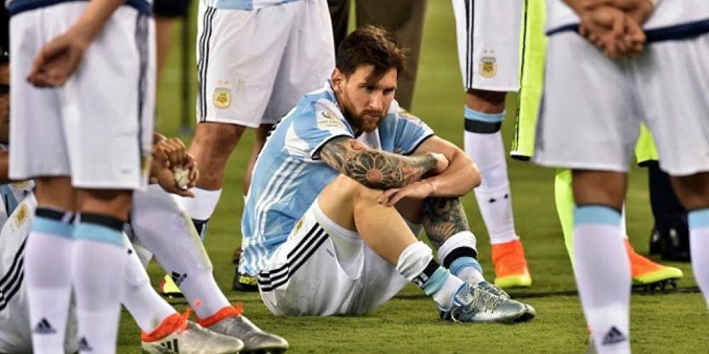 Un chileno se qued&oacute; con la pelota del penal errado de Messi
