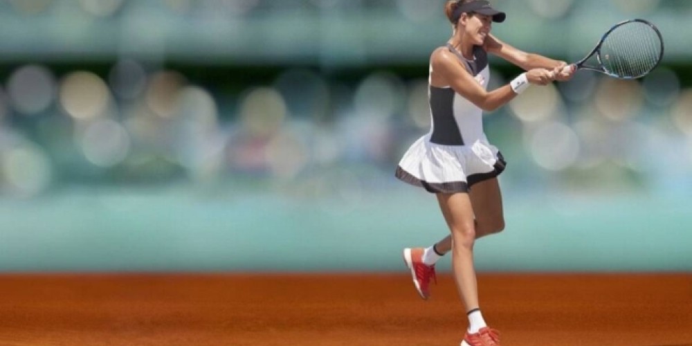 Garbi&ntilde;e Muguruza revel&oacute; su nueva indumentaria para Roland Garros 