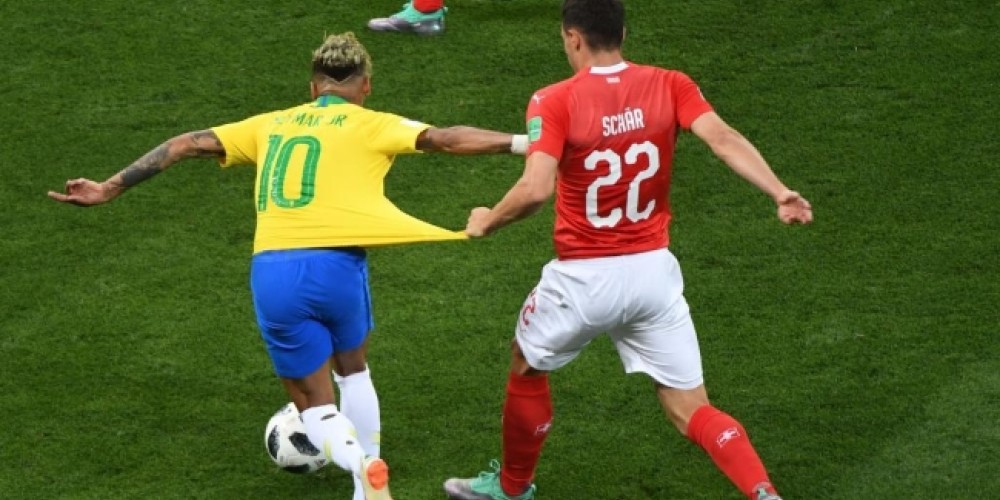 Neymar Jr. al borde de romper un r&eacute;cord por faltas recibidas