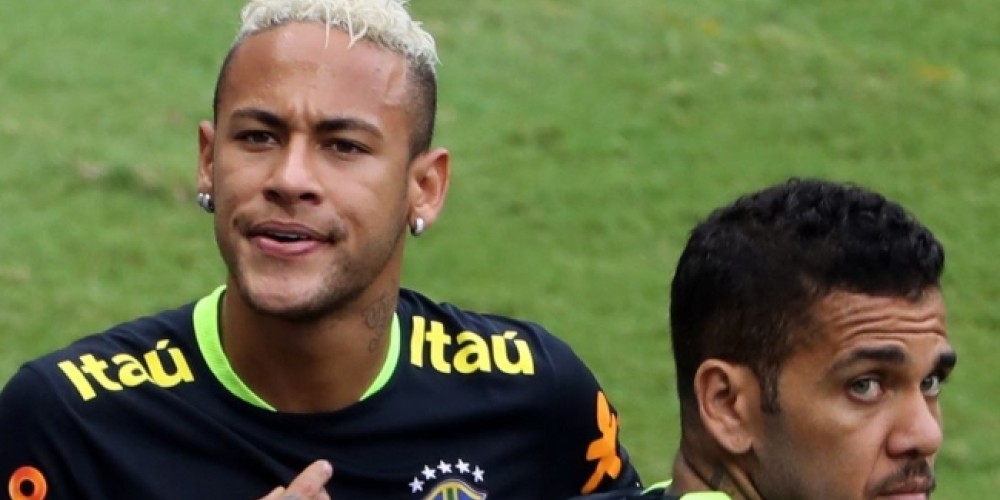 Diego revel&oacute; que Neymar Jr. y Dani Alves habr&iacute;an preguntado por el Flamengo para su futuro