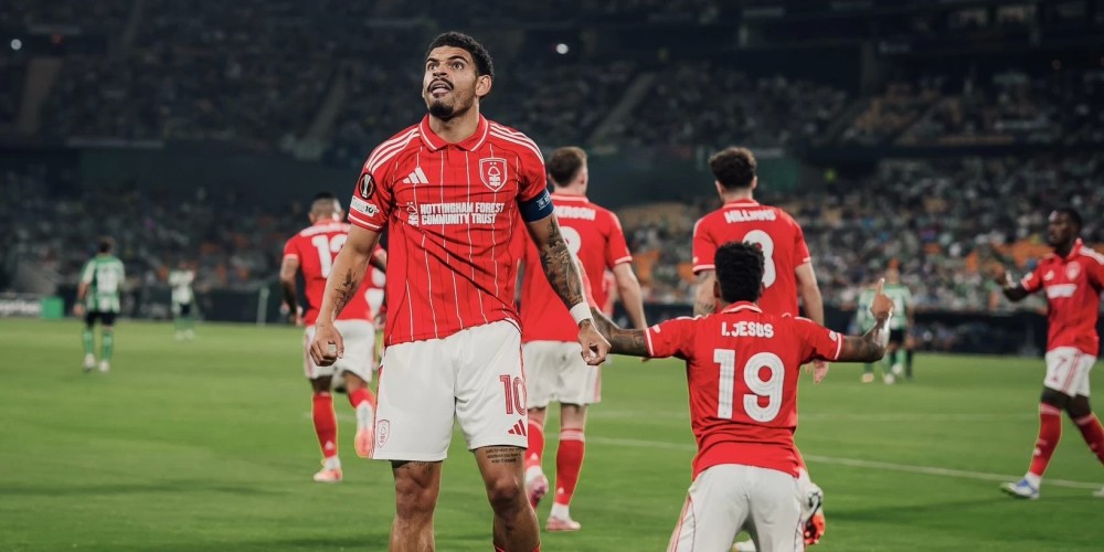 ¿Por qué el Nottingham Forest tuvo que cambiar su main sponsor en la Europa League?