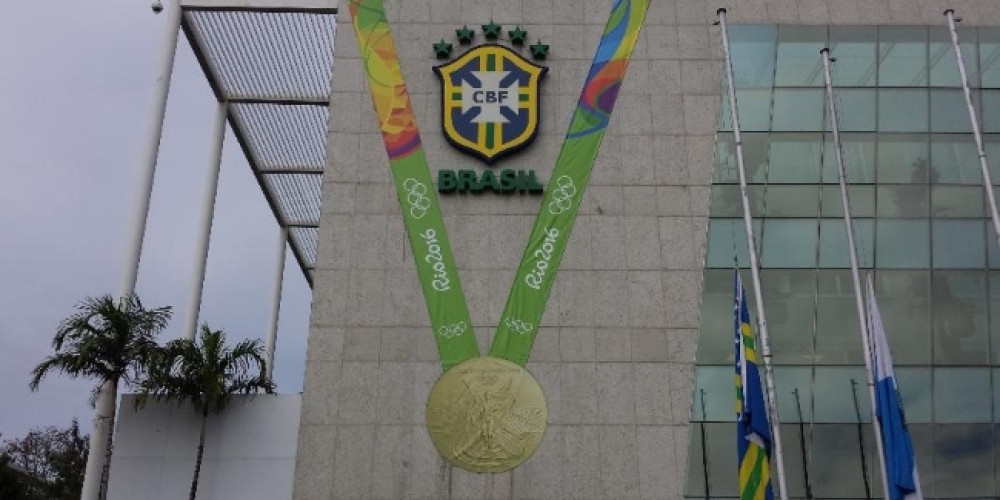 La CBF colg&oacute; una medalla de oro gigante de su edificio
