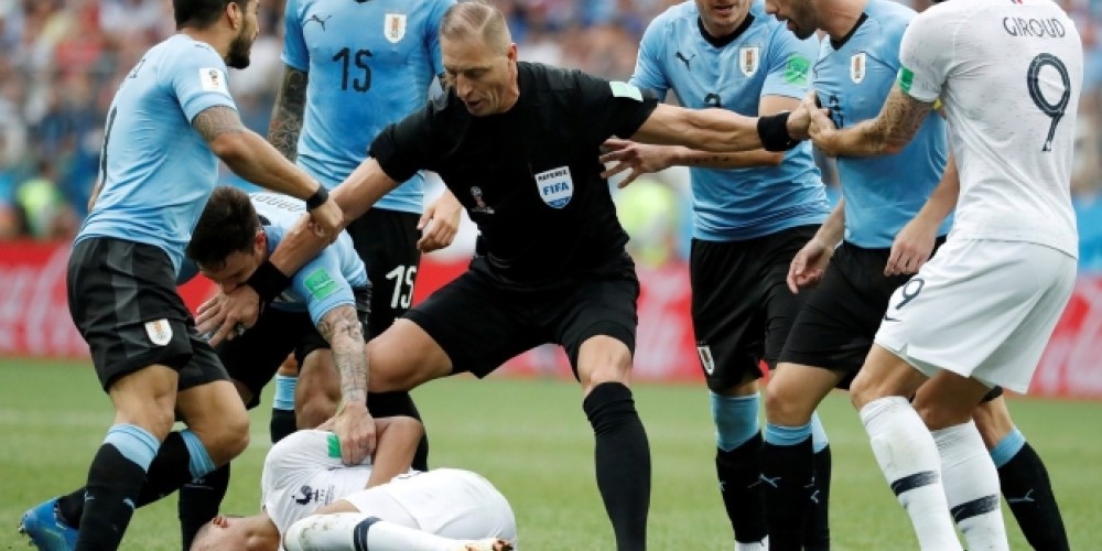 La CONMEBOL analiza designar un &aacute;rbitro argentino para la final del 24