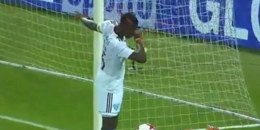 Paul Pogba y el gol que anot&oacute; mientras festejaba 