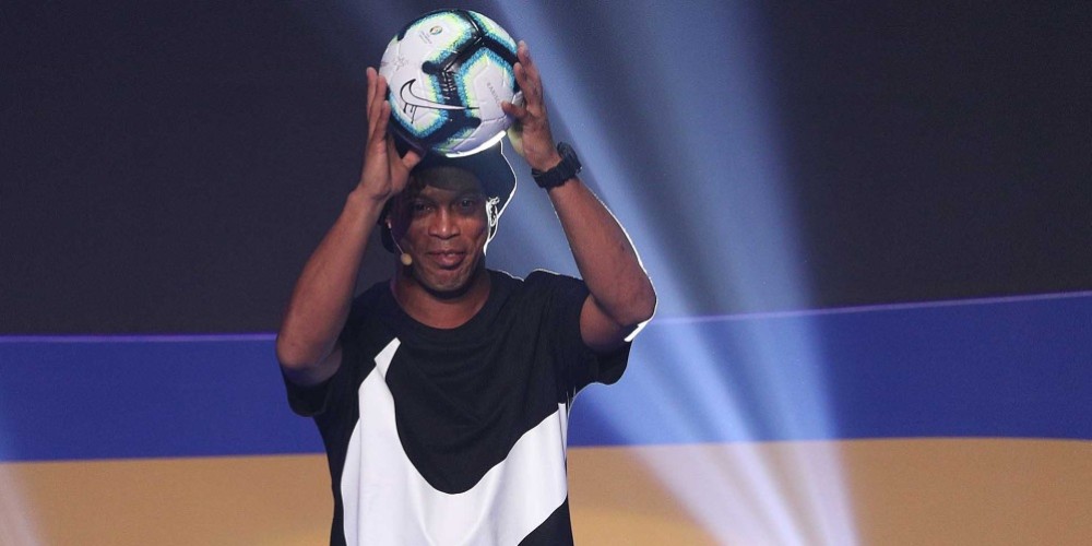 Ronaldinho present&oacute; el bal&oacute;n oficial de la Copa Am&eacute;rica 2019