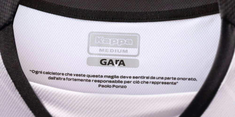 Tras cambiar de escudo, Spezia present&oacute; sus camisetas para la pr&oacute;xima temporada
