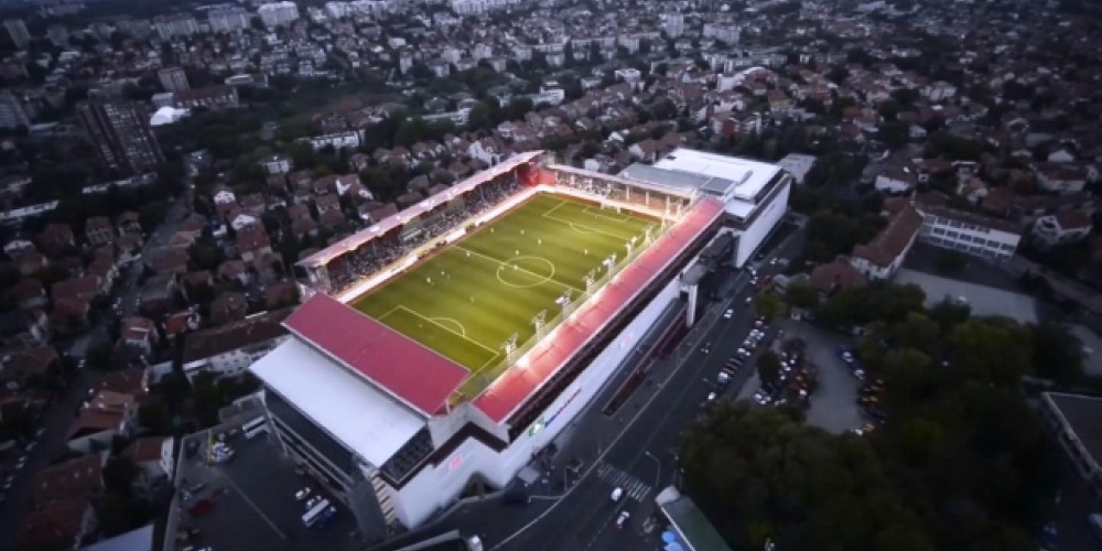 El estadio construido dentro de un shopping en Serbia  