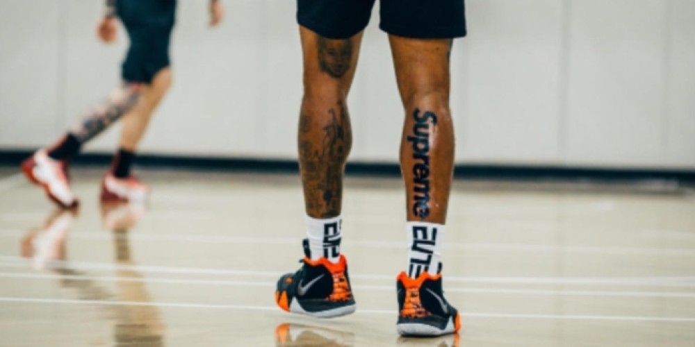 La NBA advierte a un jugador que se tatu&oacute; el logo de una marca