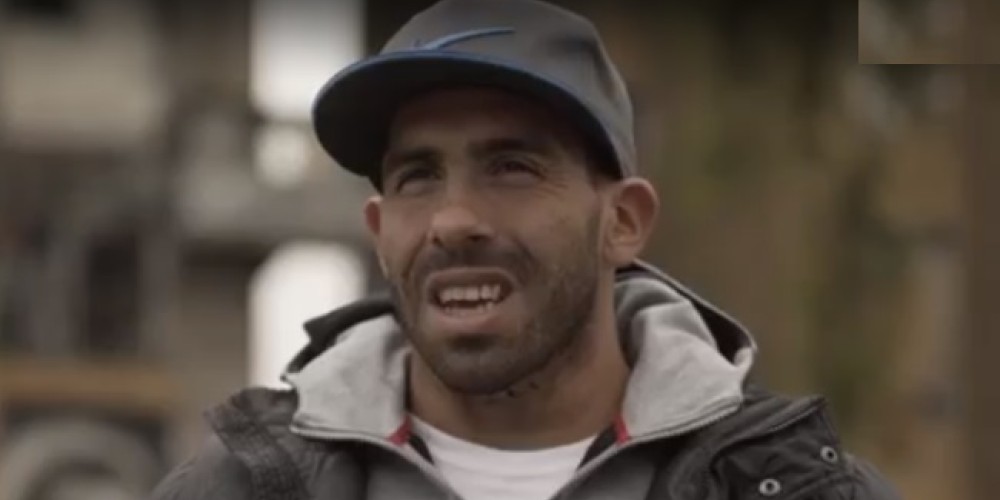 Carlos T&eacute;vez: &quot;El f&uacute;tbol es la escapatoria al ambiente donde viven los chicos&quot;