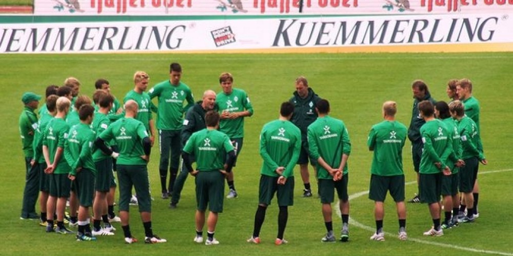 Descubren al espía de otro equipo por pedirle autógrafos a los jugadores