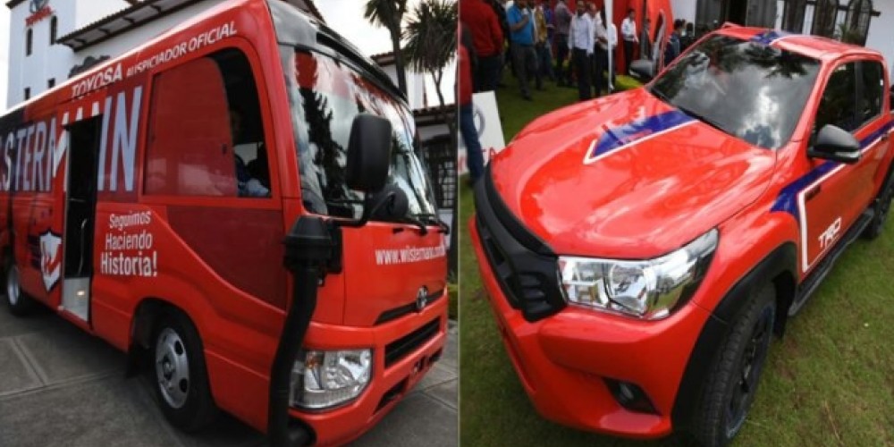 Jorge Wilstermann present&oacute; un micro y una camioneta especialmente dise&ntilde;ados para recibir a River