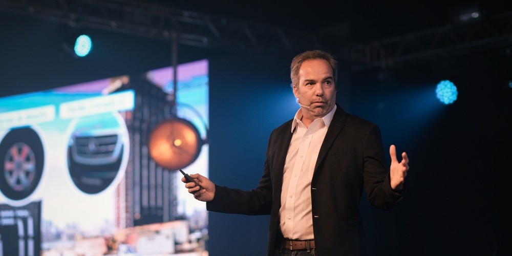 Sebasti&aacute;n Zajdman, Mercedes-Benz: &quot;Encontramos en el streaming la posiblidad de entretener a nuestros clientes&quot;