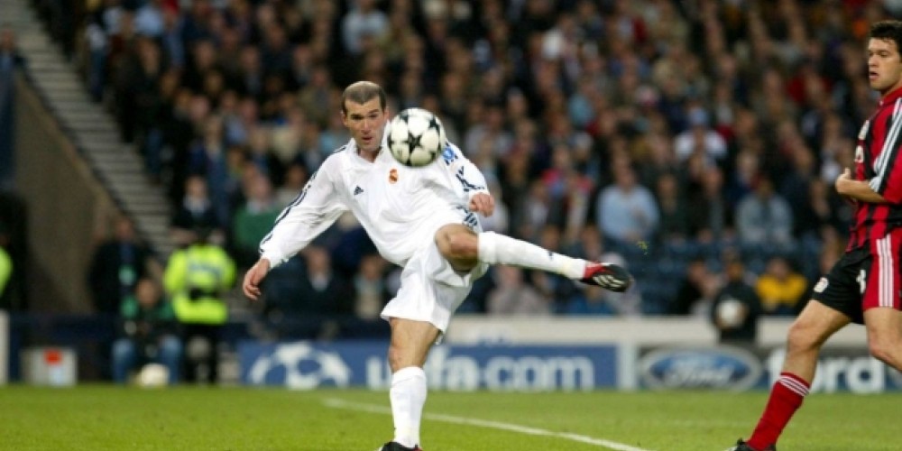 El m&iacute;tico gol de volea de Zidane, recreado por los F2 Freestylers
