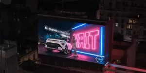 Nissan fusion&oacute; Buenos Aires y Tokio con una intervenci&oacute;n en el Obelisco de Buenos Aires