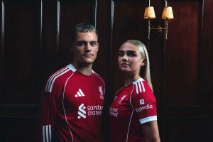 Adidas y Liverpool baten récords de ventas con el regreso de su sponsoreo.