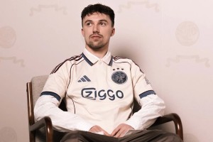 El Ajax presentó su nueva tercera camiseta de la mano de adidas