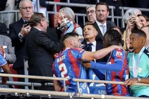 El Crystal Palace podrá jugar la Europa League: John Textor vendió al club al dueño de los Jets